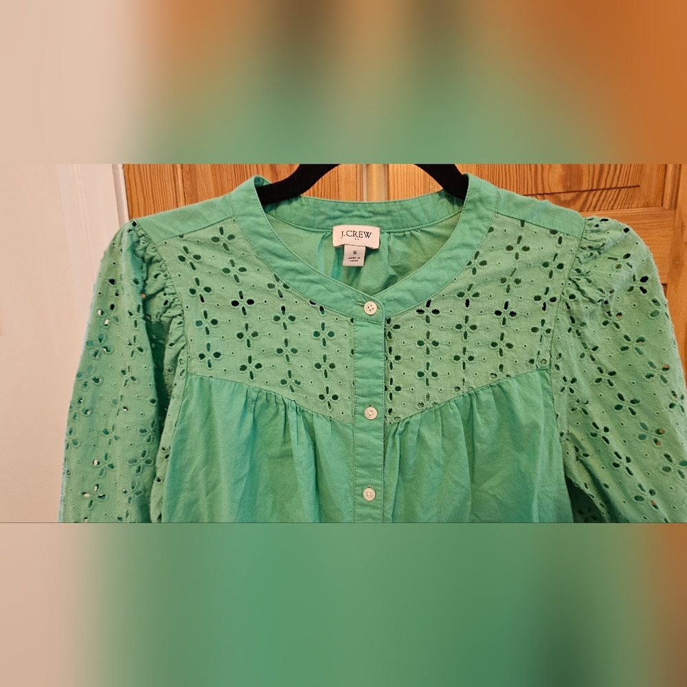 J.Crew Mint Green Laser Cut Out Button Up Top Size Small - Picture 4 of 5